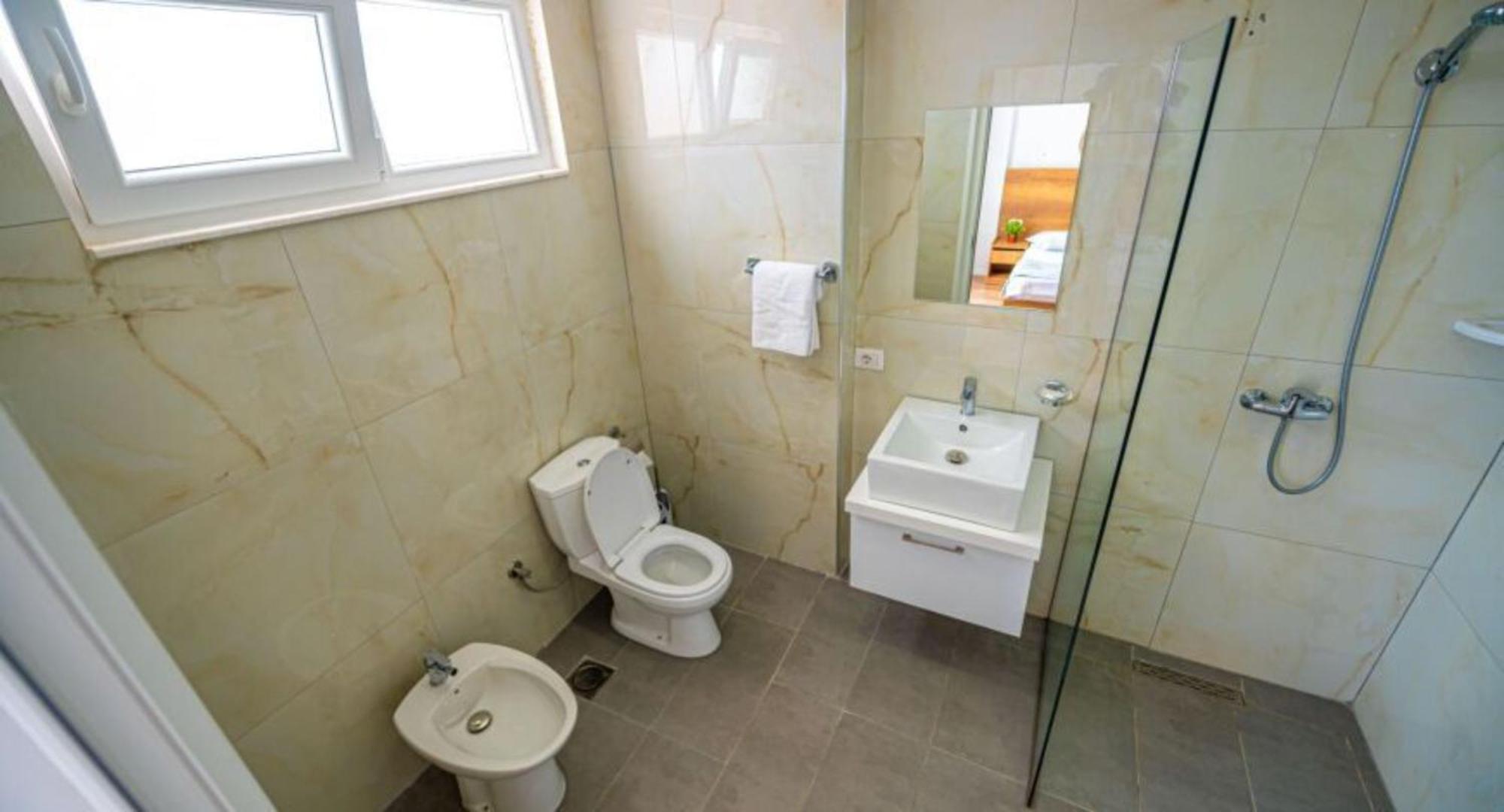 Hotel Besani Dıraç Dış mekan fotoğraf
